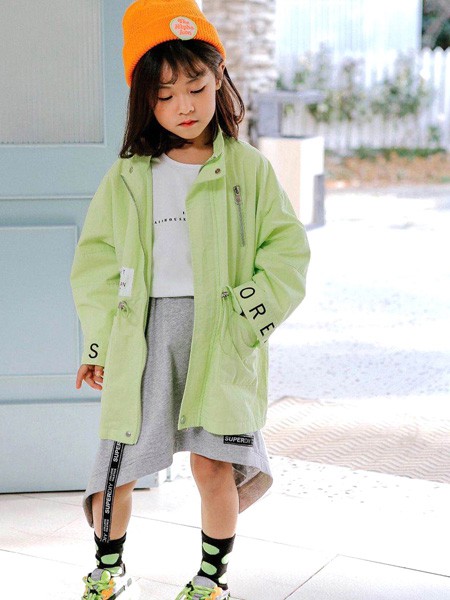 快乐精灵童装2020秋冬季绿色字母外套