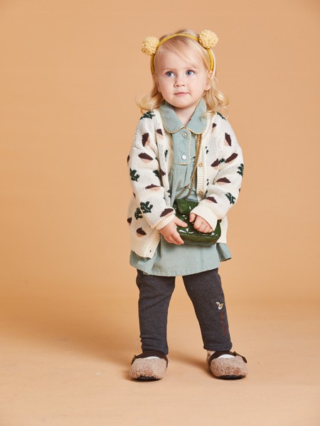 可拉比特2020秋冬季米色印花针织衫