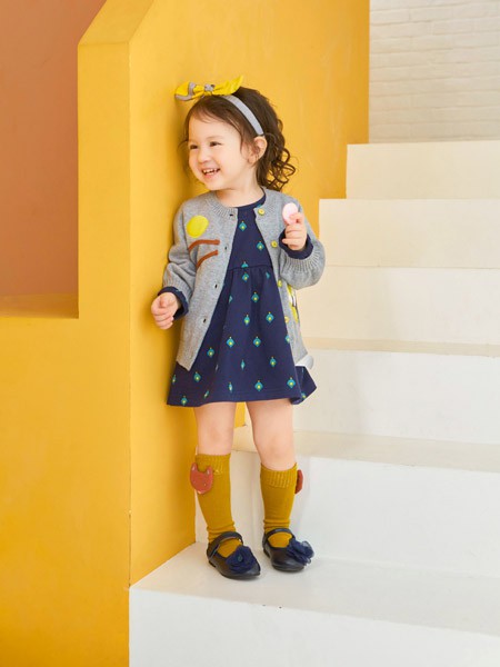 可拉比特2020秋冬季灰色印花针织衫