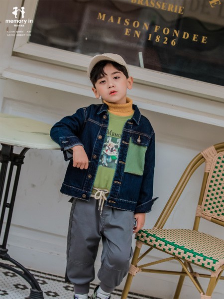 两个小朋友2020秋冬季黑色贴布外套