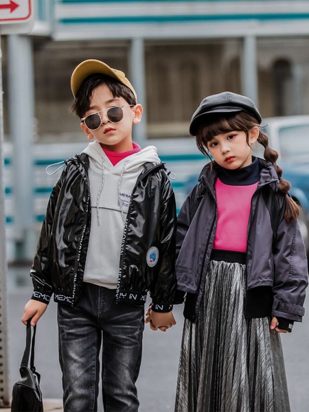 两个小朋友2020秋冬季黑色纯色外套