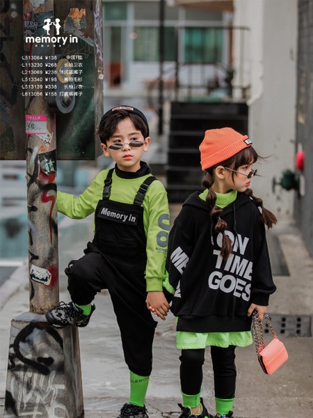 两个小朋友2020秋冬季黑色字母背带裤