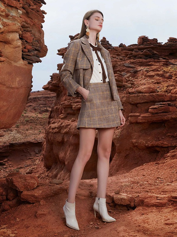 芝仪2020秋冬季咖啡色格子西装