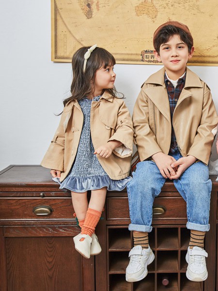 田果果童装2020秋冬季卡其色纯色外套