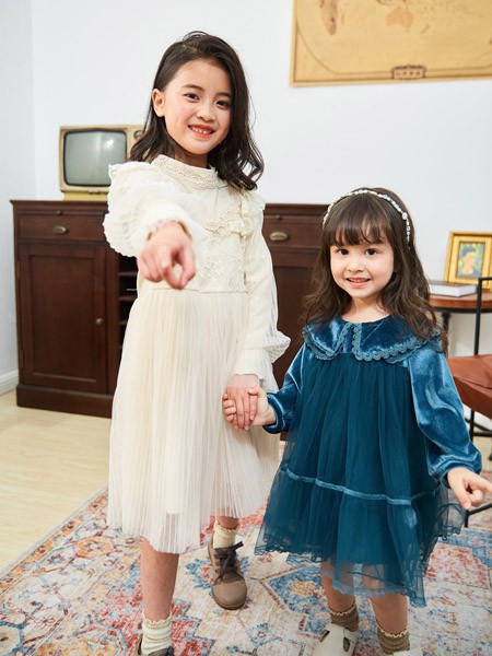 田果果童装2020秋冬季米色纱网连衣裙