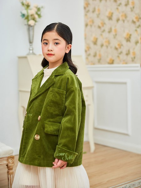 田果果2020秋冬季绿色纯色外套