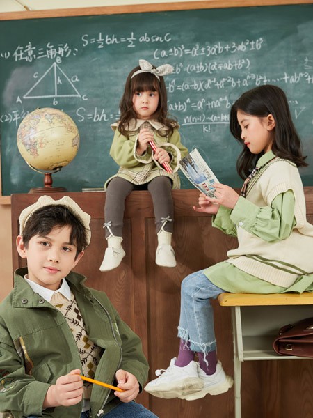 田果果童装2020秋冬季军绿色纯色外套