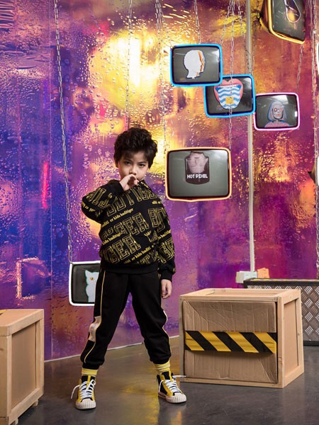 巴迪小虎2020秋冬季黑色印花卫衣