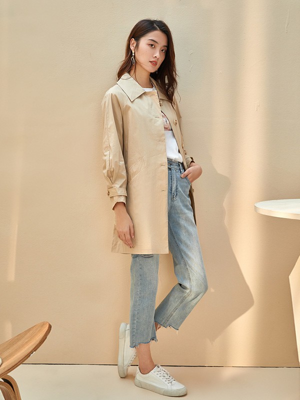 紫淑女装2020秋冬季卡其色泡泡袖外套