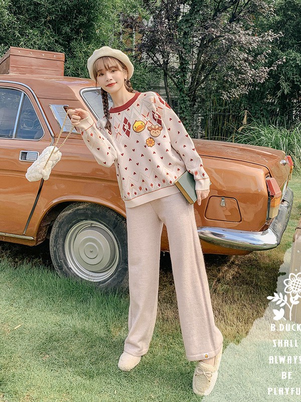 小黄鸭休闲装2020秋冬季米色印花毛衣