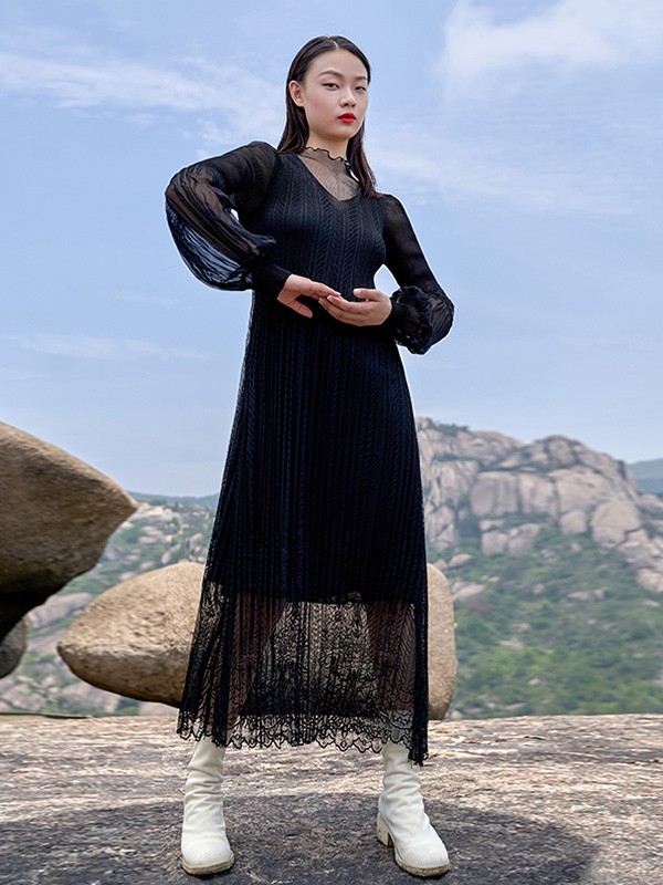 界内界外2020秋冬季藏蓝色纱网连衣裙