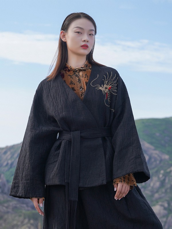 界内界外2020秋冬季黑色刺绣外套