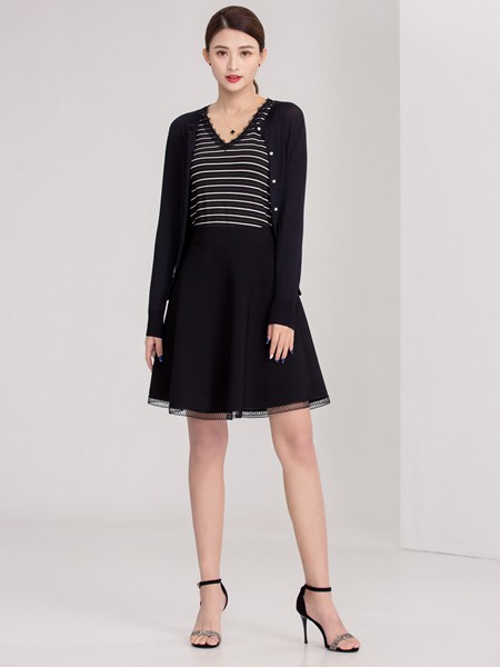 迪丝爱尔2020春夏季黑色条纹打底衫