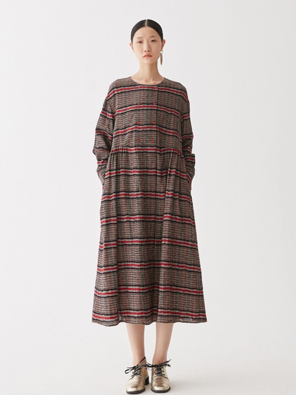 噢姆2020秋冬季拼色条纹连衣裙