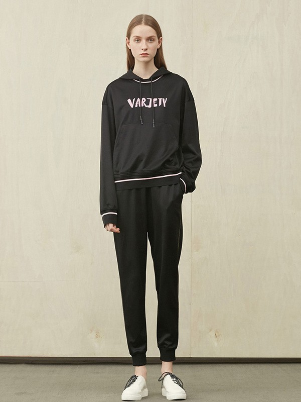 噢姆2020秋冬季黑色印花卫衣