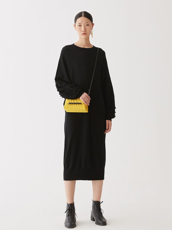 噢姆2020秋冬季黑色泡泡袖连衣裙