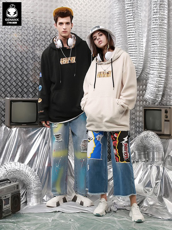 闪电潮牌2020秋冬季米色字母卫衣