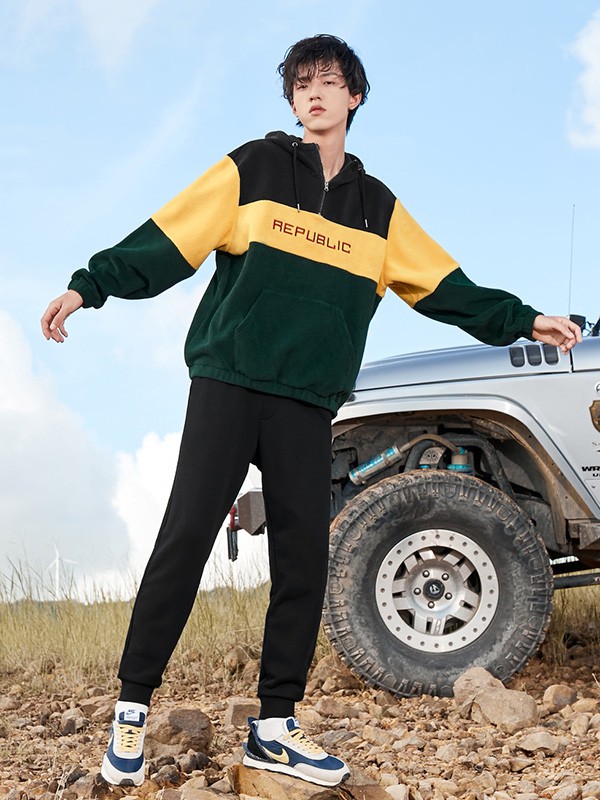 班尼路2020秋冬季拼色连帽上衣