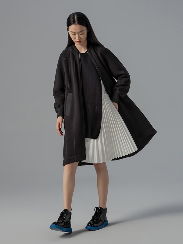 日播2020秋冬季黑色纯色外套