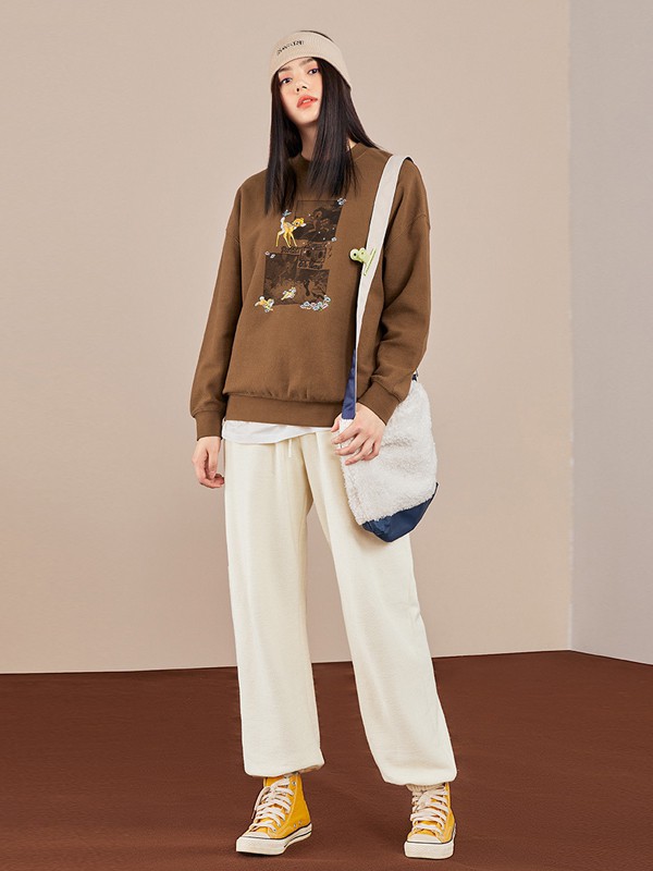 太平鸟2020秋冬季棕色印花卫衣