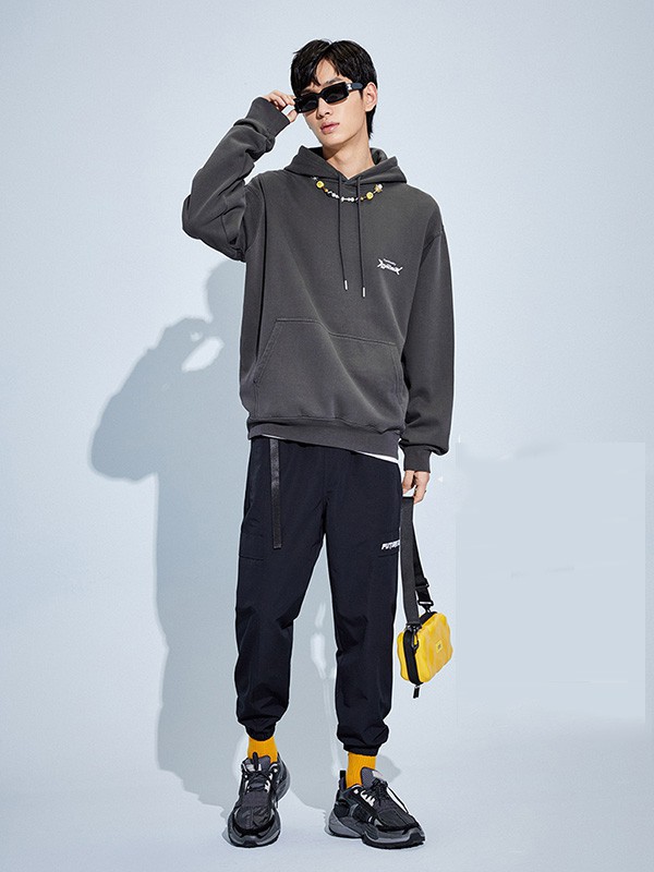 太平鸟2020秋冬季灰色纯色卫衣