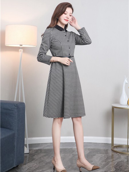 夺宝奇兵2020秋冬季黑色格子连衣裙