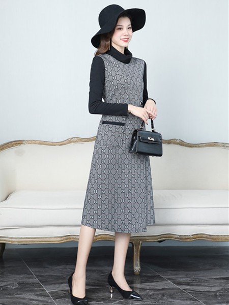 夺宝奇兵2020秋冬季灰色印花连衣裙