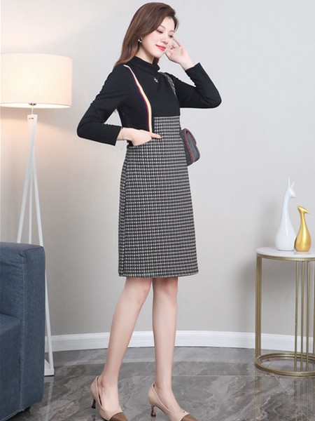 夺宝奇兵女装2020秋冬季黑色格子连衣裙