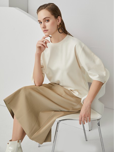 布伦圣丝2020秋冬季米色纯色上衣