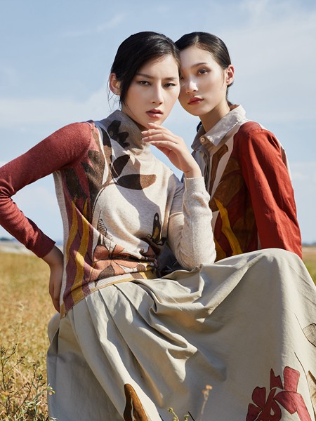 谷度女装2020秋冬季肤色印花针织衫