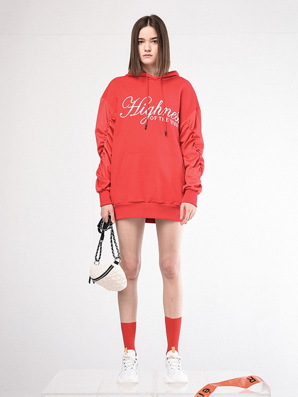 依妙女装2020秋冬季红色褶皱卫衣