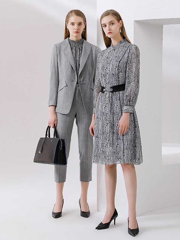 卡迪黛尔2020秋冬季灰色印花连衣裙