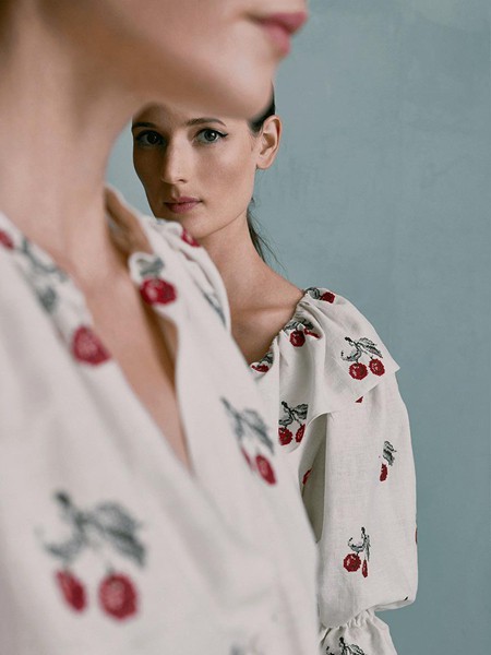 茧构女装2020秋冬季白色印花上衣