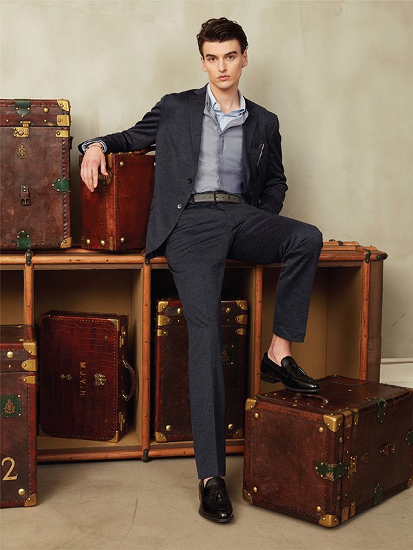 G20002020秋冬季黑色纯色西装