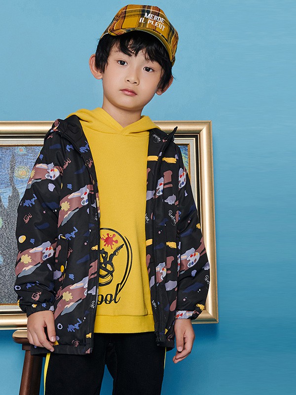 优露童装2020秋冬季黑色印花外套