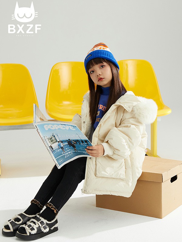 小资范童装2021秋冬季白色带毛领棉服