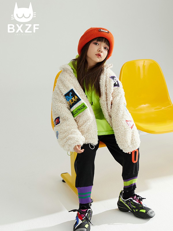 小资范童装2021秋冬季绿色印花T恤