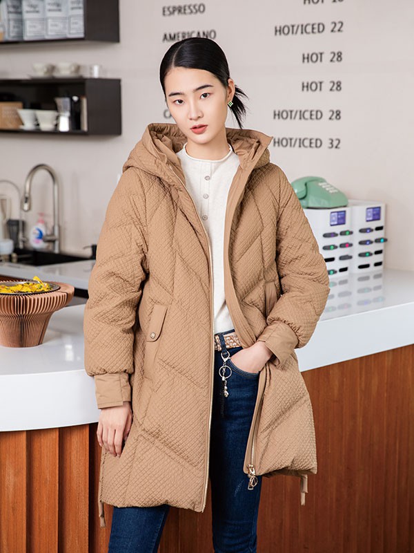 千百惠2021秋冬季棕色连帽棉服