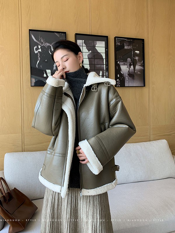 珂希莉2021秋冬季军绿色纯色皮衣