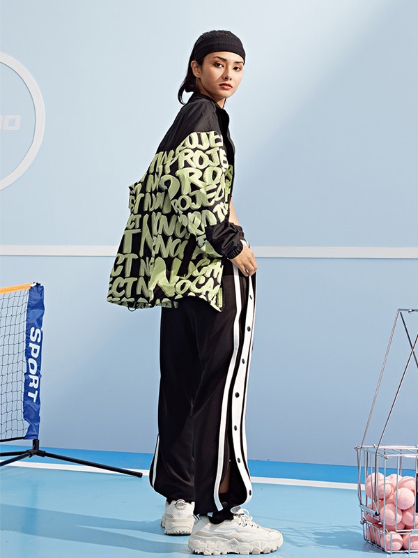 弄嘲休闲装2021秋冬季