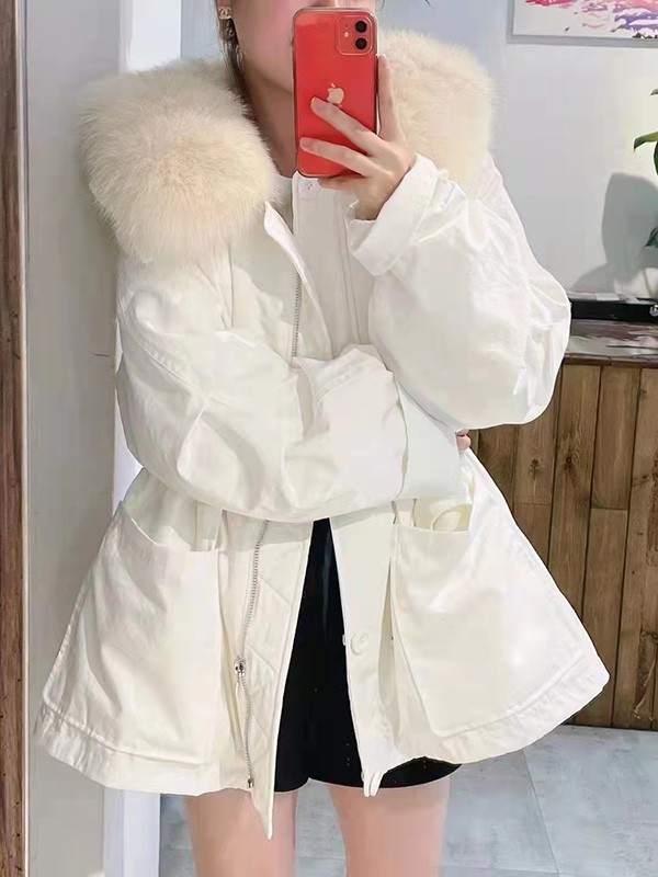 赫本家2021秋冬季白色带毛领派克服