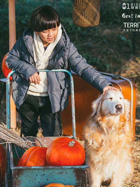 辣妈当家2021秋冬季蓝色连帽羽绒服