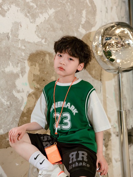 糖麦卡2021春夏季绿色字母背心