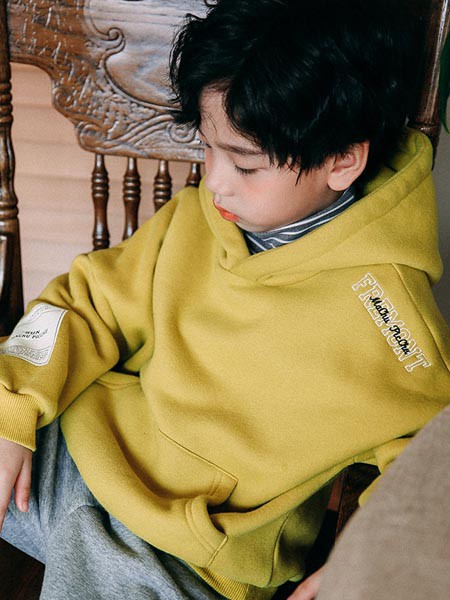 马丘比丘童装2021秋冬季黄色字母卫衣