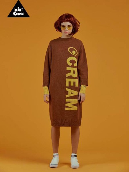 FIVECM2021秋冬季棕色字母连衣裙
