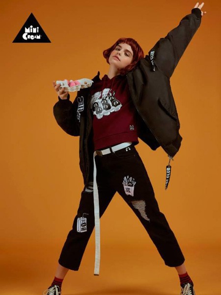 FIVECM2021秋冬季酒红色印花T恤