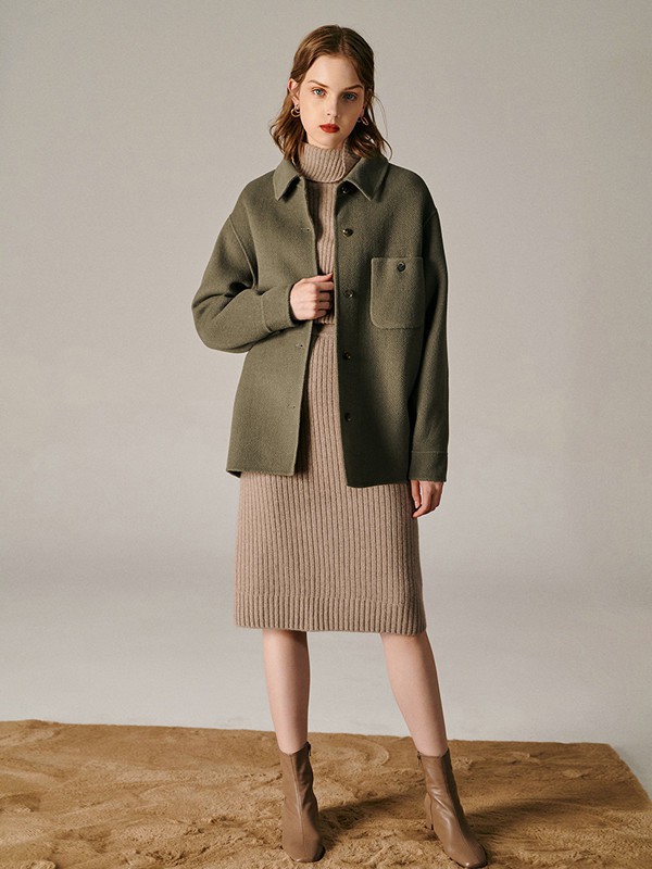 法曼萱女装2021秋冬季墨绿色纯色外套