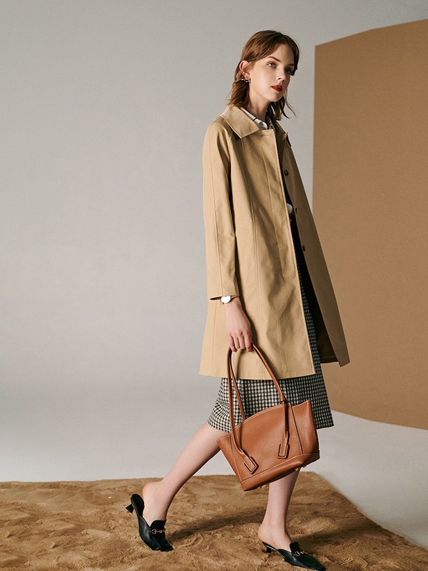 法曼萱女装2021秋冬季驼色纯色风衣