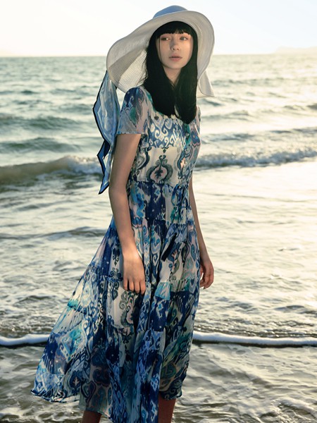 异闻女装2021春夏季蓝色印花连衣裙