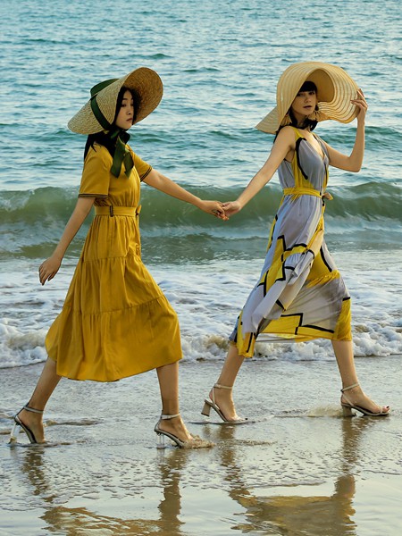 异闻女装2021春夏季黄色纯色连衣裙